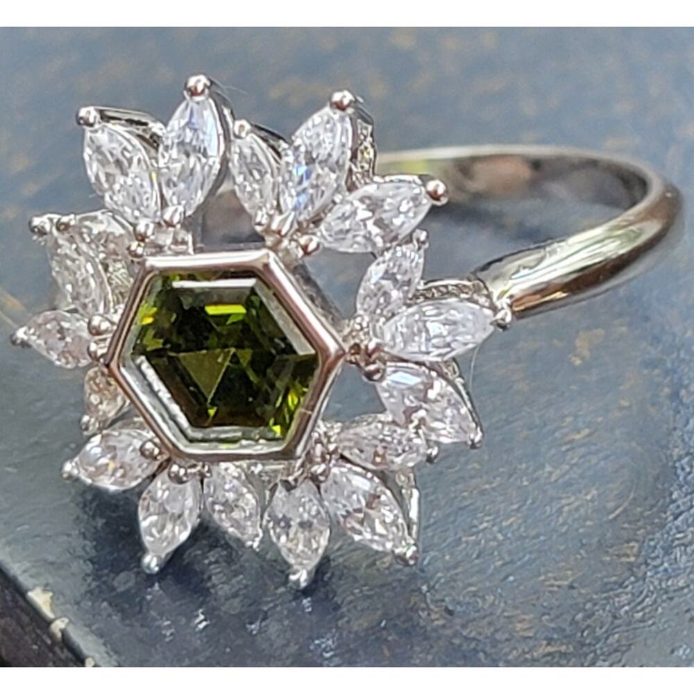 Rhodium Plated Simulated Peridot Ring - Size 9 - Floral Burst Design